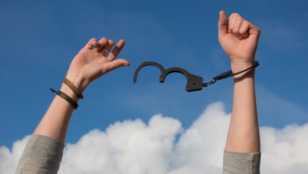 https://pixabay.com/en/freedom-sky-hands-handcuffs-clouds-1886402/